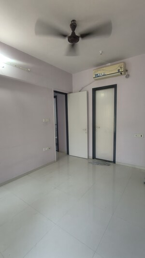 Room in 2 BHK Apartment at Vasant Fiona, Pokhran Road No Two – for Rent