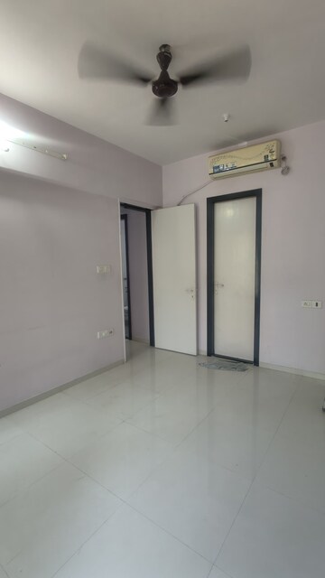 Room in 2 BHK Apartment at Vasant Fiona, Pokhran Road No Two – for Rent