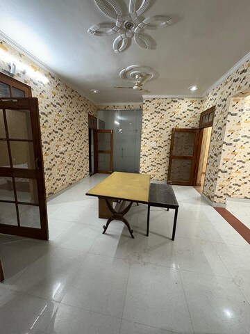 Team Area in 3 BHK Builder Floor at Ansal API Palm Floors, Sushant Golf City – for Rent