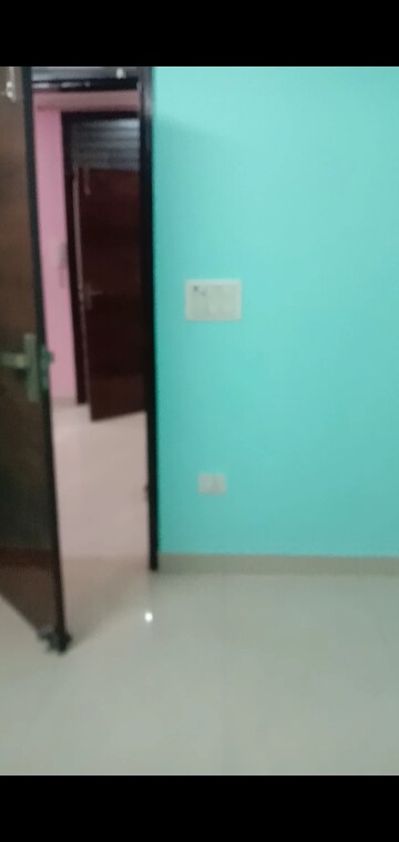 Furnished Amenities in 2 BHK Builder Floor at Dwarka Mor – for Rent