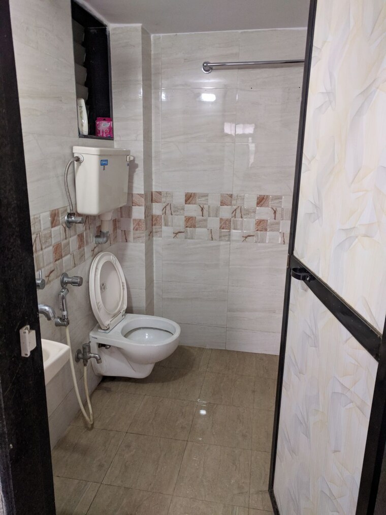 Bathroom, powai-jaltarang-chs 1 Bedroom 625 Sq.Ft. Apartment In Powai Mumbai 9447440
