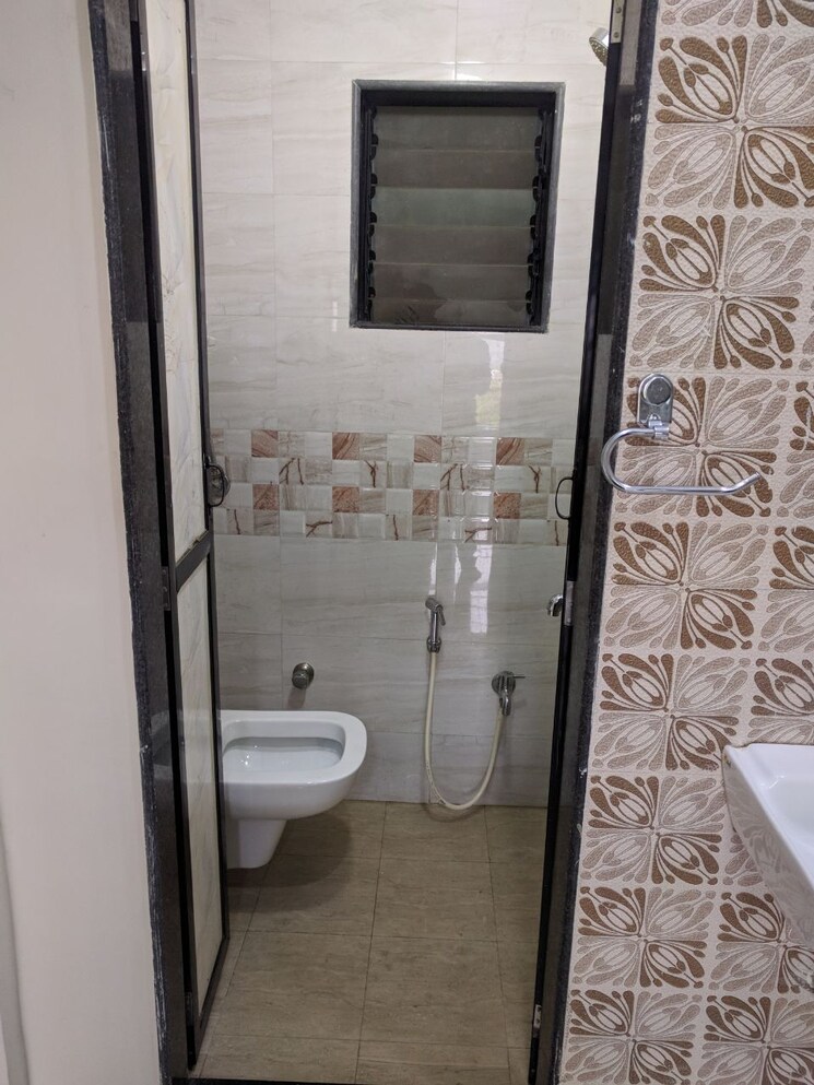 Bathroom, powai-jaltarang-chs 1 Bedroom 625 Sq.Ft. Apartment In Powai Mumbai 9447440