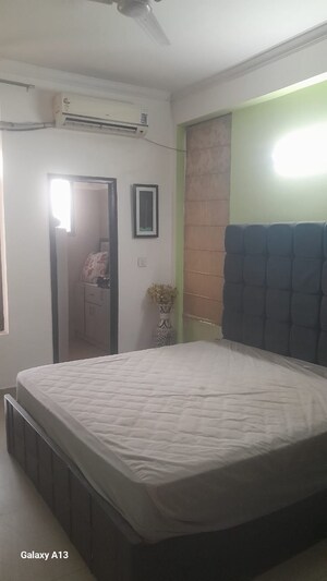 Room in 3 BHK Builder Floor at Unitech South City II, Sector 50 – for Rent