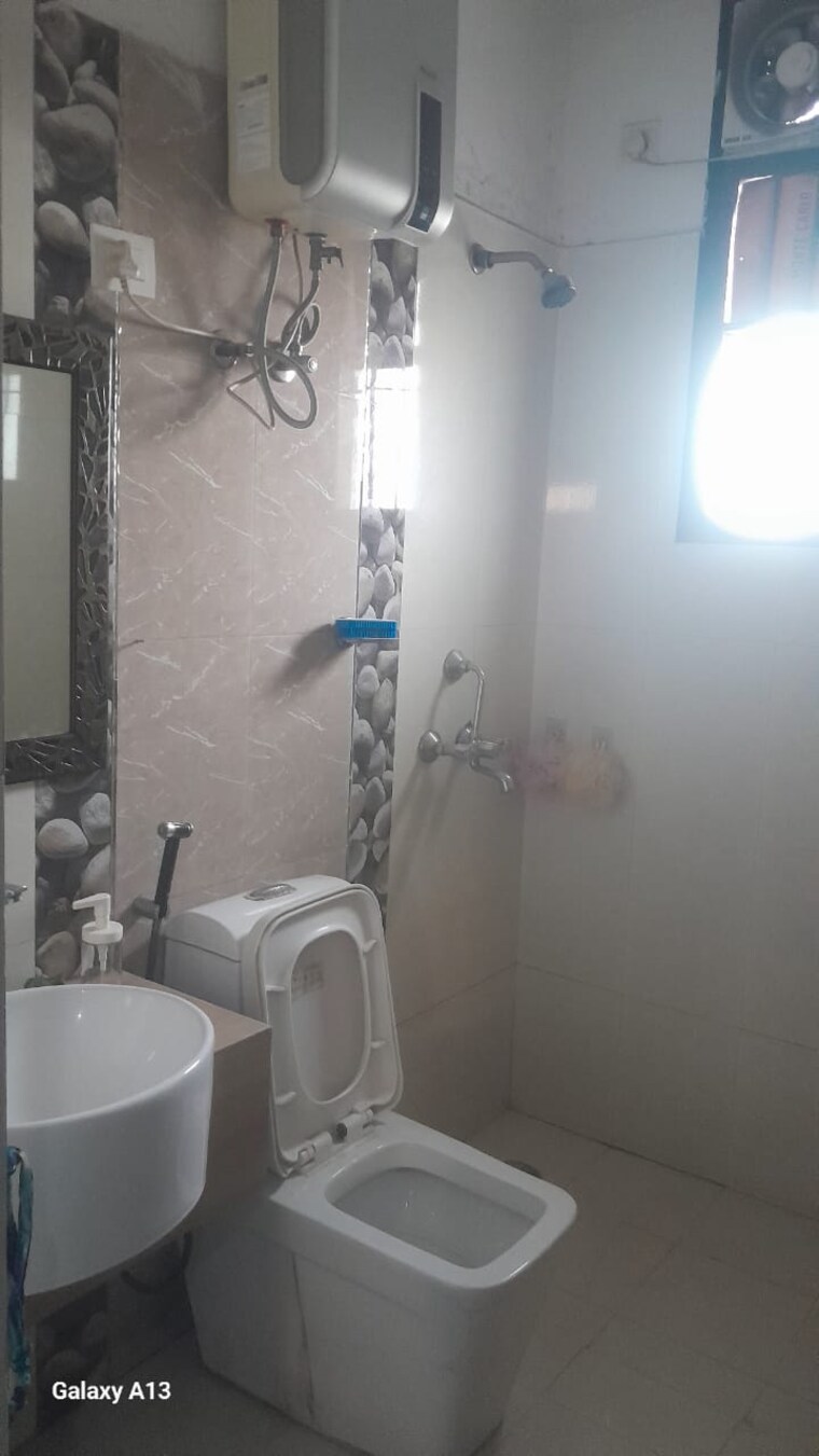 Bathroom, unitech-south-city-ii 3 Bedroom 1500 Sq.Ft. Builder Floor In Sector 50 Gurgaon 9447449