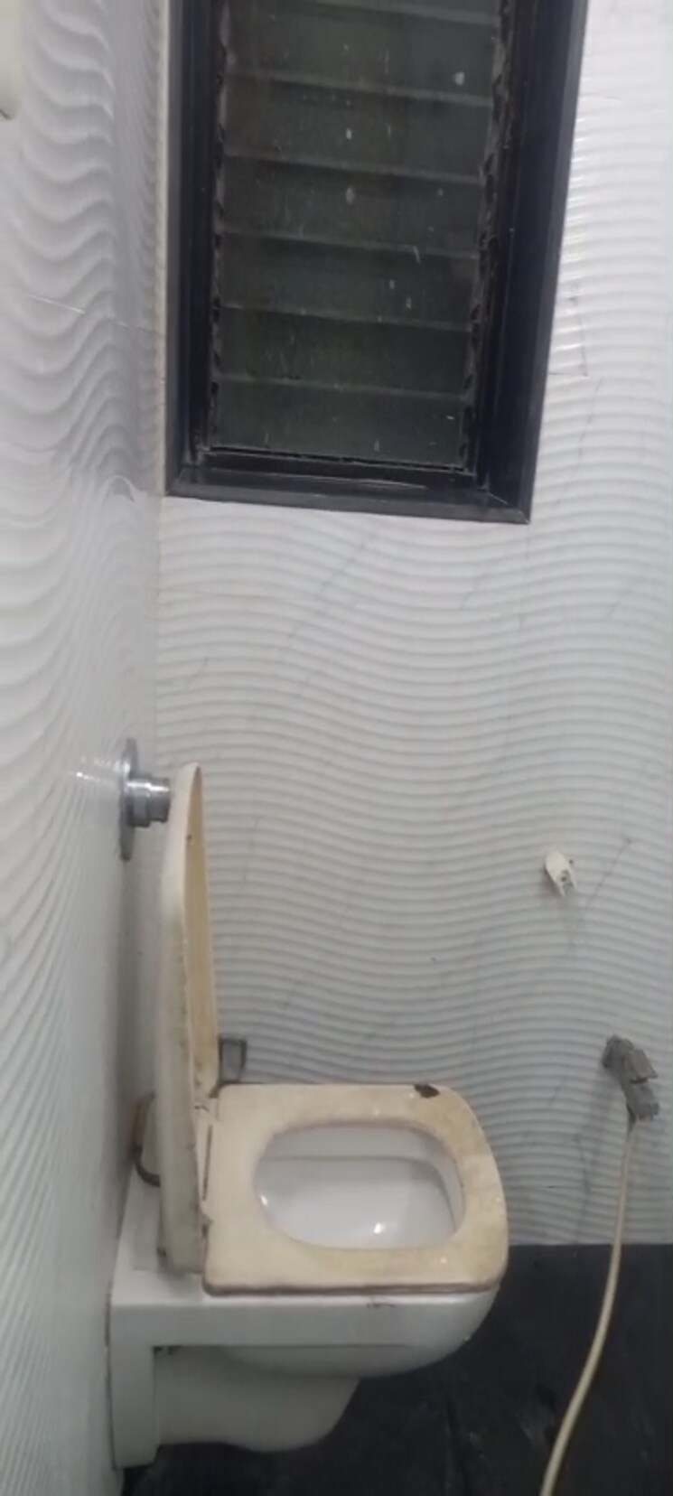 Bathroom, dadar west 2 Bedroom 700 Sq.Ft. Apartment In Dadar West Mumbai 9447506