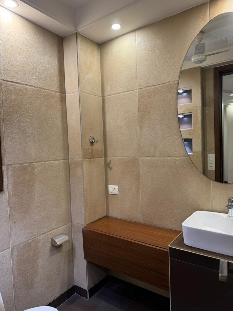 Bathroom, nehru enclave 3 Bedroom 1800 Sq.Ft. Apartment In Nehru Enclave Delhi 9447508