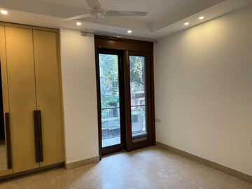 Room in 3 BHK Apartment at Nehru Enclave – for Rent