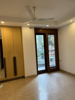Room in 3 BHK Apartment at Nehru Enclave – for Rent