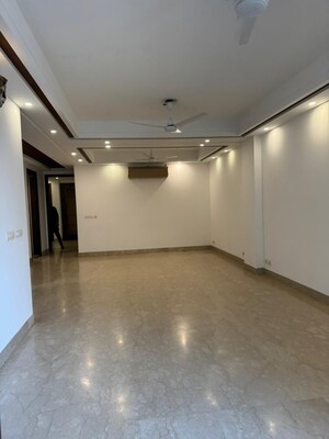 Room in 3 BHK Apartment at Nehru Enclave – for Rent