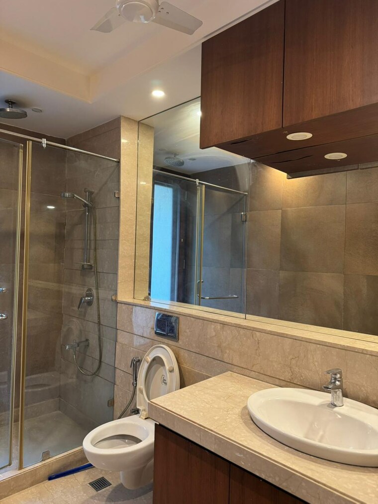 Attached Bathroom, nehru enclave 3 Bedroom 1800 Sq.Ft. Apartment In Nehru Enclave Delhi 9447508