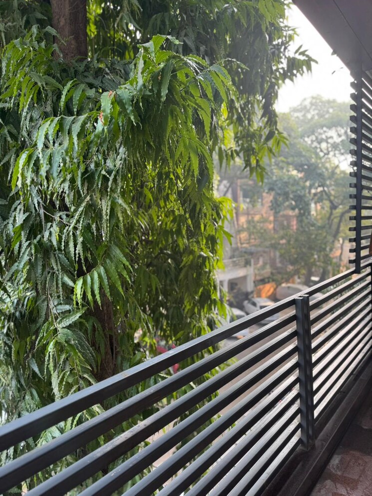 Balcony, nehru enclave 3 Bedroom 1800 Sq.Ft. Apartment In Nehru Enclave Delhi 9447508