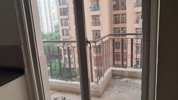 Balcony, amrapali-princely-estate 2.5 Bedroom 1015 Sq.Ft. Apartment In Sector 76 Noida 9447529