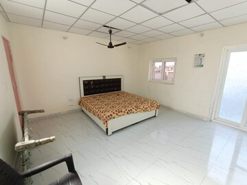1 RK Independent House For Rent in RWA Apartments, Sector 31