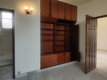 Room in 3 BHK Builder Floor at New Friends Colony – for Rent