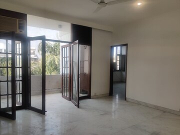 Room in 3 BHK Builder Floor at New Friends Colony – for Rent