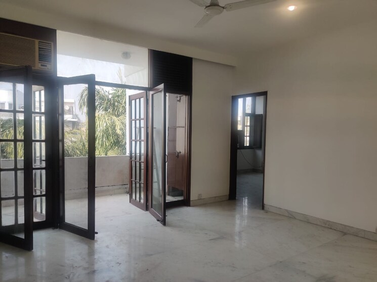 Room, new friends colony 3 Bedroom 1800 Sq.Ft. Builder Floor In New Friends Colony Delhi 9447551