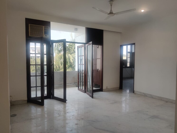 Room, new friends colony 3 Bedroom 1800 Sq.Ft. Builder Floor In New Friends Colony Delhi 9447551