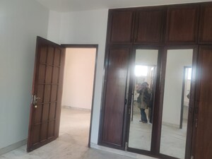 Room in 3 BHK Builder Floor at New Friends Colony – for Rent