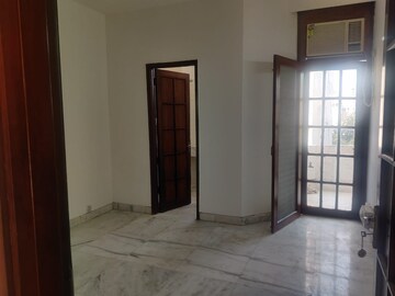 Room in 3 BHK Builder Floor at New Friends Colony – for Rent