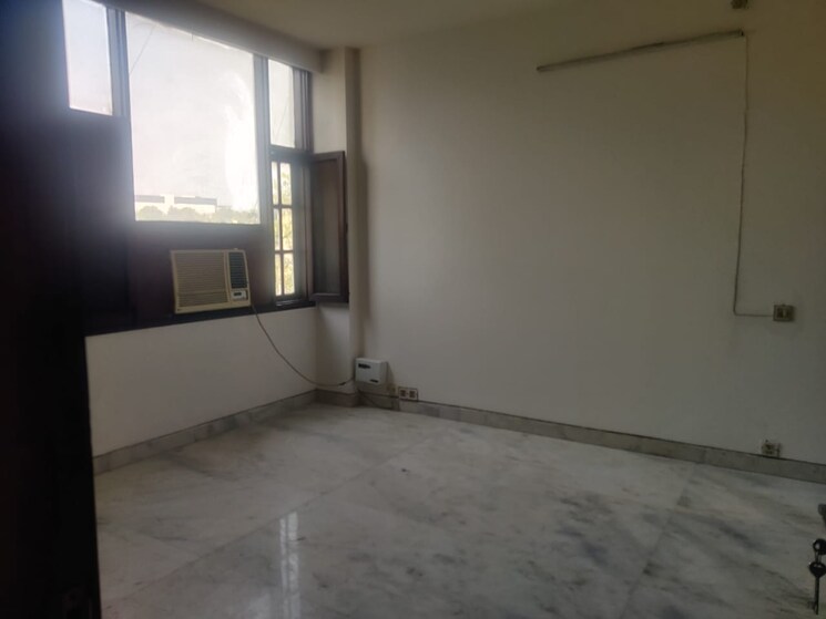 Room, new friends colony 3 Bedroom 1800 Sq.Ft. Builder Floor In New Friends Colony Delhi 9447551