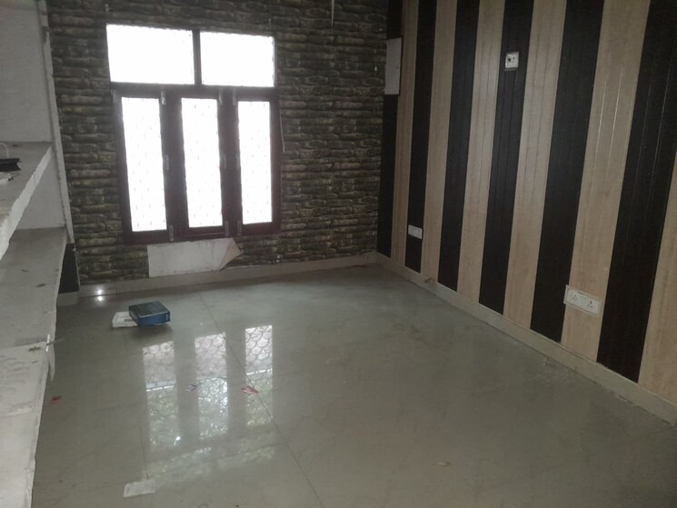 Room, gomti nagar Commercial Office Space 3200 Sq.Ft. In Gomti Nagar Lucknow 9447557