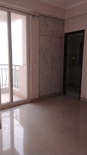 Room in 2 BHK Apartment at Gaur City 2 - 14th Avenue, Sector 16c Greater Noida – for Sale