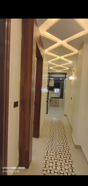 Building Lobby in 3 BHK Builder Floor at Mahavir Enclave – for Sale