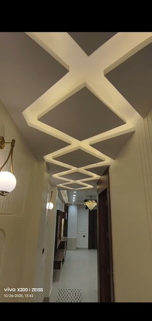 Building Lobby in 3 BHK Builder Floor at Mahavir Enclave – for Sale