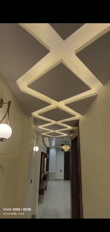 Building Lobby in 3 BHK Builder Floor at Mahavir Enclave – for Sale