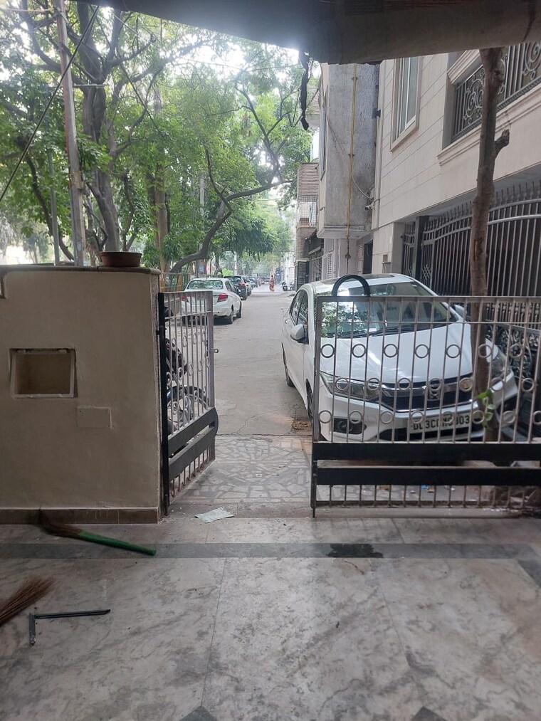 Exterior View, east of kailash 3 Bedroom 300 Sq.Yd. Builder Floor In East Of Kailash Delhi 9447609