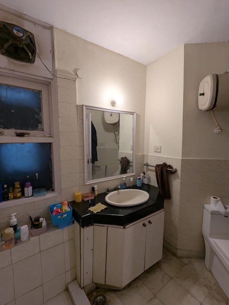 Bathroom, kohli-one-malibu-town 3 Bedroom 275 Sq.Yd. Builder Floor In Sector 47 Gurgaon 9447657