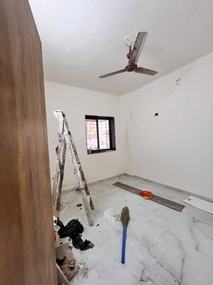 Room in 2 BHK Apartment at Andheri West – for Rent