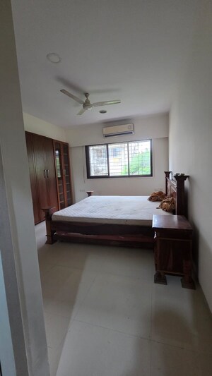 Bedroom in 3 BHK Apartment at Andheri West – for Rent