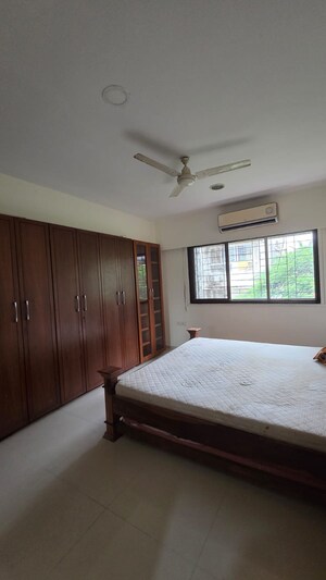 Bedroom in 3 BHK Apartment at Andheri West – for Rent
