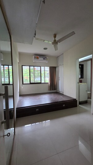 Bedroom in 3 BHK Apartment at Andheri West – for Rent
