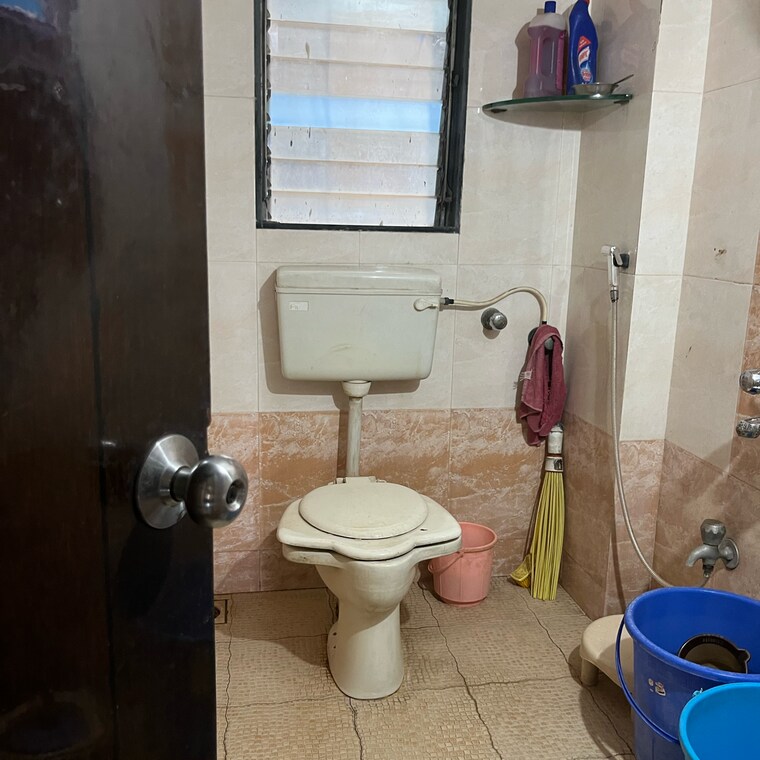 Bathroom, bhutra-prem-nagar 2.5 Bedroom 1000 Sq.Ft. Apartment In Gaurav Galaxy Thane 9447716