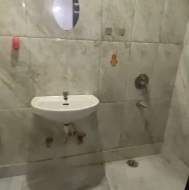 Bathroom, malviya nagar 1.5 Bedroom 650 Sq.Ft. Builder Floor In Malviya Nagar Delhi 9447727