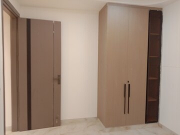 Room in 3 BHK Builder Floor at Mahavir Enclave – for Sale