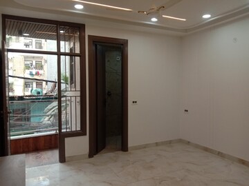 Room in 3 BHK Builder Floor at Mahavir Enclave – for Sale