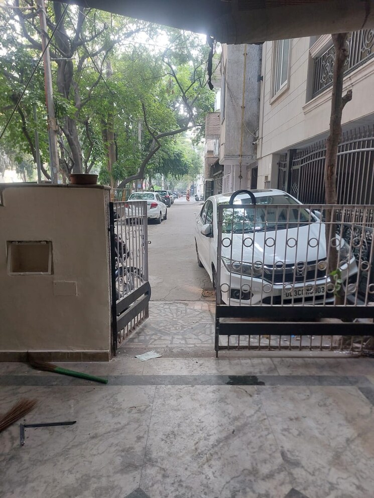 Exterior View, east of kailash 3 Bedroom 300 Sq.Yd. Builder Floor In East Of Kailash Delhi 9447776