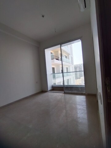 Room in 5 BHK Apartment at Omkar Alta Monte, Malad East – for Sale