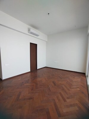 Room in 5 BHK Apartment at Omkar Alta Monte, Malad East – for Sale