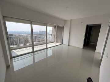 Room in 2 BHK Apartment at Mantra Insignia, Mundhwa – for Rent