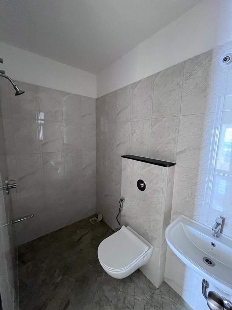 Bathroom, mantra-insignia 2 Bedroom 880 Sq.Ft. Apartment In Mundhwa Pune 9447827