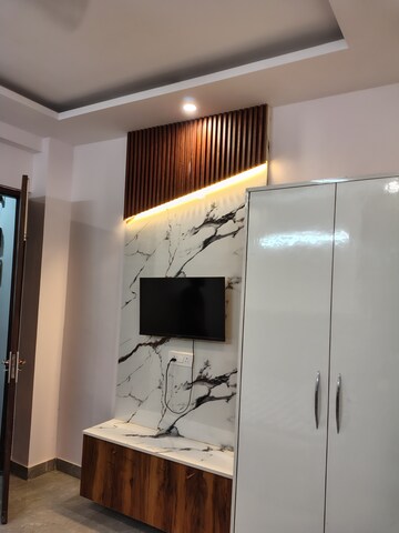 1 RK Builder Floor For Rent in South City 1