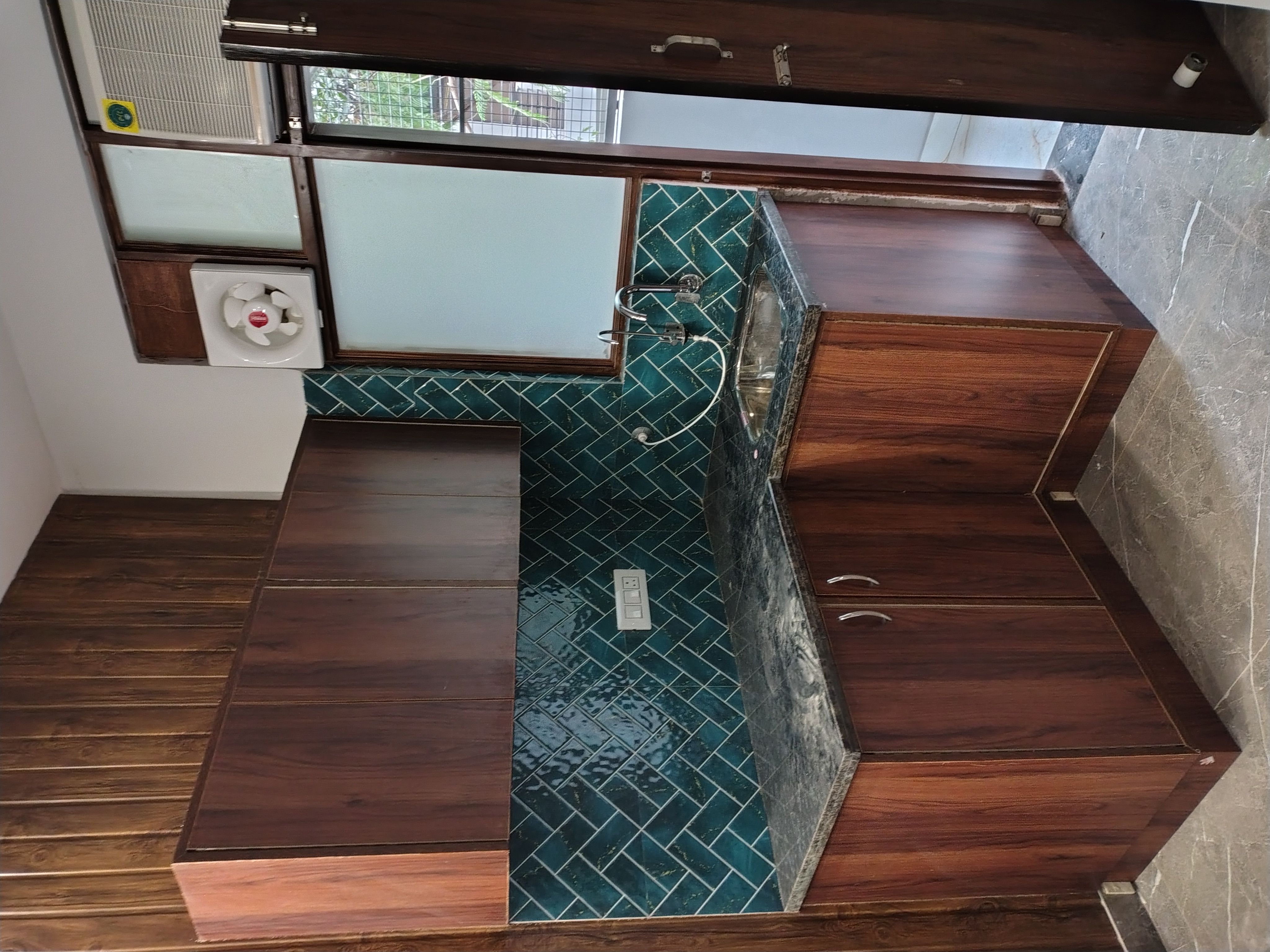 1 Rk  280 Sq.Ft. Builder Floor in Unitech South City 1