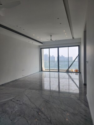 Room in 4 BHK Apartment at Kalpataru Avana, Parel – for Sale