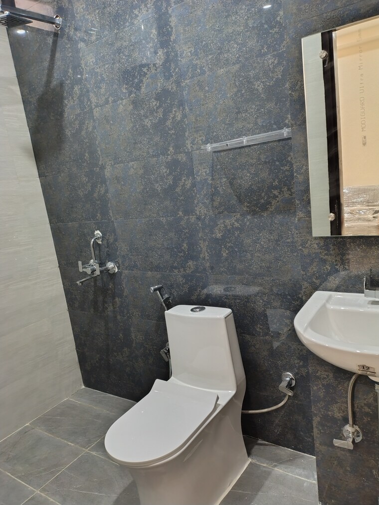 Bathroom, sector 45 2 Bedroom 1100 Sq.Ft. Builder Floor In Sector 45 Gurgaon 9447854
