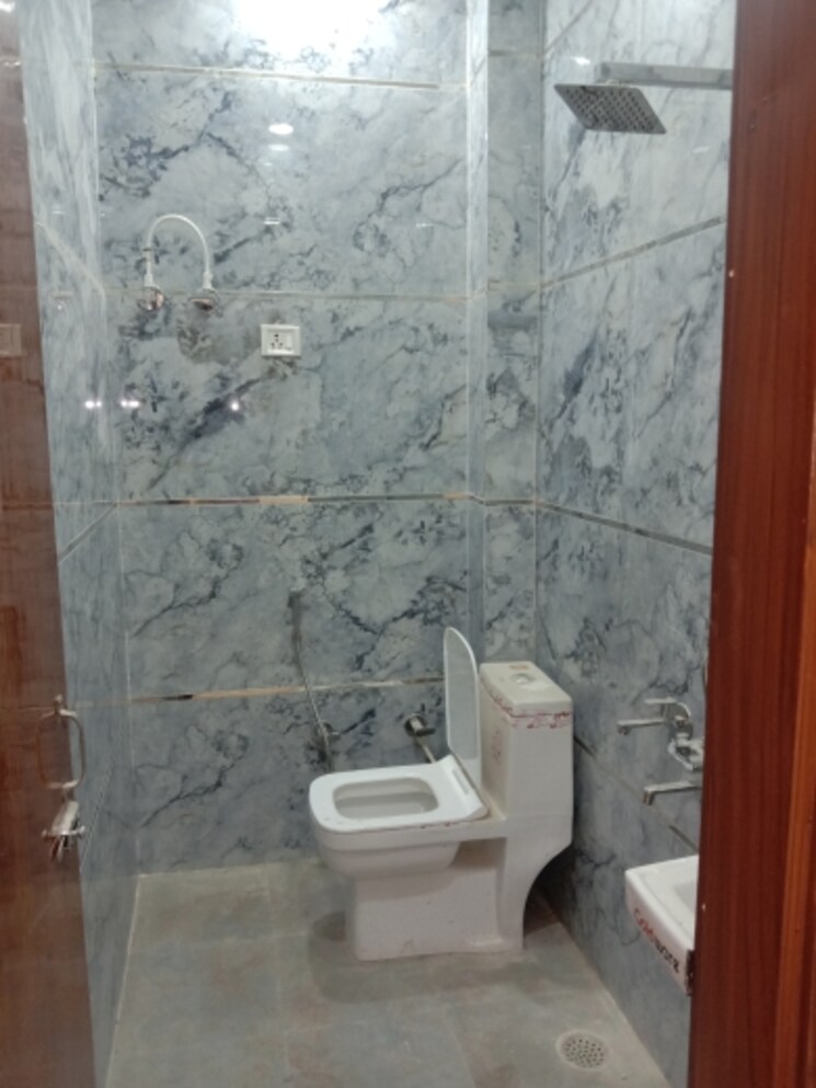 Bathroom, dwarka mor 2 Bedroom 900 Sq.Ft. Independent House In Dwarka Mor Delhi 9447859