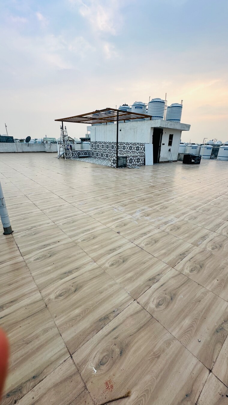 Terrace, sadh nagar 2 Bedroom 65 Sq.Yd. Apartment In Sadh Nagar Delhi 9447895